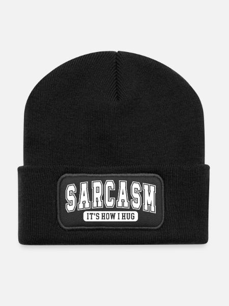 Sarcasm – It’s How I Hug | Lustiger Spruch für Sar - Recycelte Patch Beanie - Schwarz