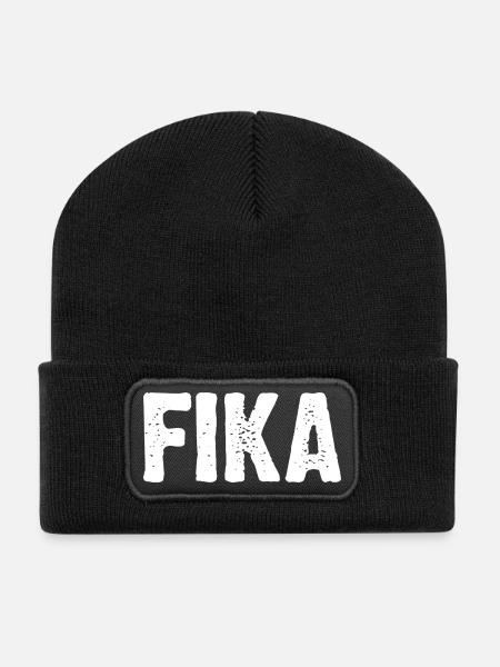 Fika Bold Distressed Type - Recycelte Patch Beanie - Schwarz