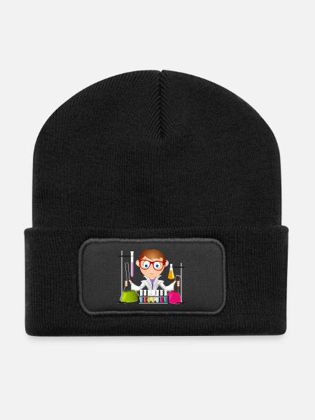 Ein junger Mann als Wissenschaftler im Labor - Recycelte Patch Beanie - Schwarz