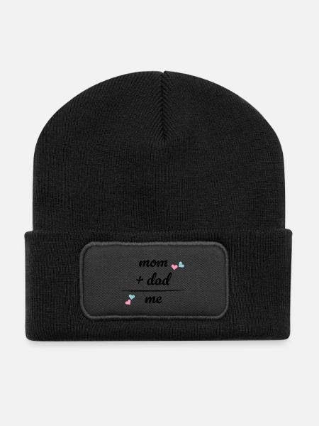 Mum And Dad = Me - Babybody - Geschenk- Geburt - Recycelte Patch Beanie - Schwarz
