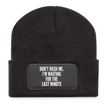 Hetze mich nicht. Ich warte auf die letzte Minute - Recycelte Patch Beanie - Dunkelgrau - Vorne