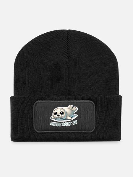 Robbe rollt an - Recycelte Patch Beanie - Schwarz