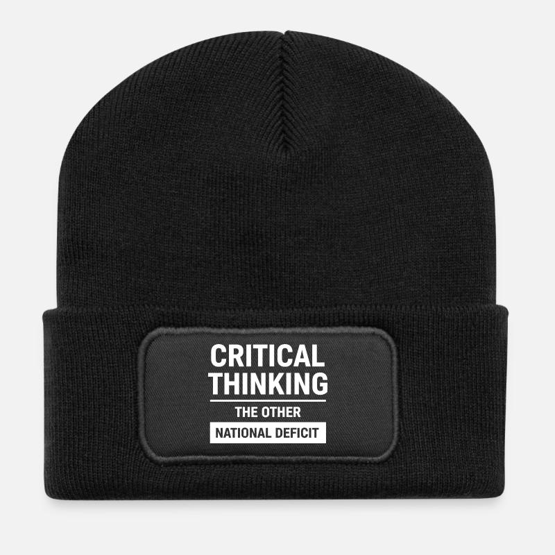 Kritisches Denken: Das andere Staatsdefizit - Recycelte Patch Beanie - Schwarz
