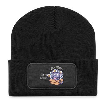 Auf Kapazität – Sensorische Überlastung Katze - Recycelte Patch Beanie - Schwarz - Vorne