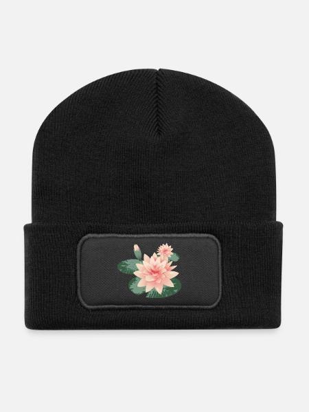 Zwei Seerosenblüten mit Knospe im Seerosenteich - Recycelte Patch Beanie - Schwarz