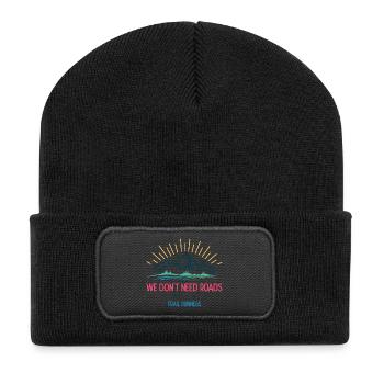 Wir brauchen keine Straßen. Trailrunner - Recycelte Patch Beanie - Schwarz - Vorne