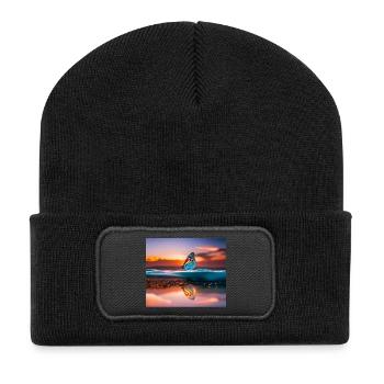 Bunter Schmetterling bei Sonnenuntergang - Recycelte Patch Beanie - Schwarz - Vorne