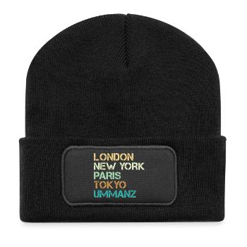 Ostsee Urlaub LONDON NEW YORK PARIS TOKYO Lustig - Recycelte Patch Beanie - Schwarz - Vorne