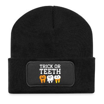 Trick oder Teeth Halloween-T-Shirt - Recycelte Patch Beanie - Schwarz - Vorne