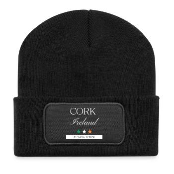 Cork Irland Souvenir – Reise minimalistisch - Recycelte Patch Beanie - Schwarz - Vorne