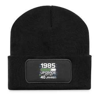 1985 Upgrade Läuft Seit 40 Jahren - Recycelte Patch Beanie - Schwarz - Vorne