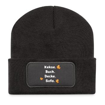 Kekse. Buch. Decke. Sofa. - Recycelte Patch Beanie - Dunkelgrau - Vorne