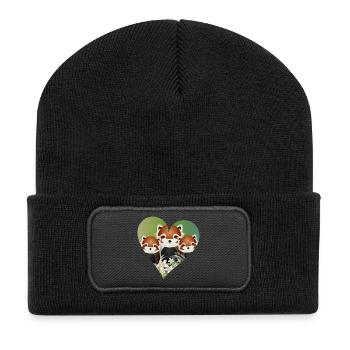 zauberhafte rote Panda Bär Familie mit grünem Herz - Recycelte Patch Beanie - Schwarz - Vorne