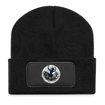 Balletttänzerin tanzt mit Federkleid in den Wolken - Recycelte Patch Beanie - Schwarz - Vorne