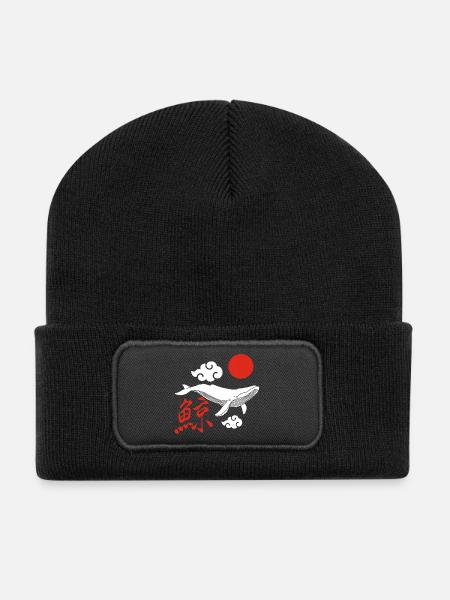 Baleine blanche et soleil rouge - Beanie recyclé à patch - noir