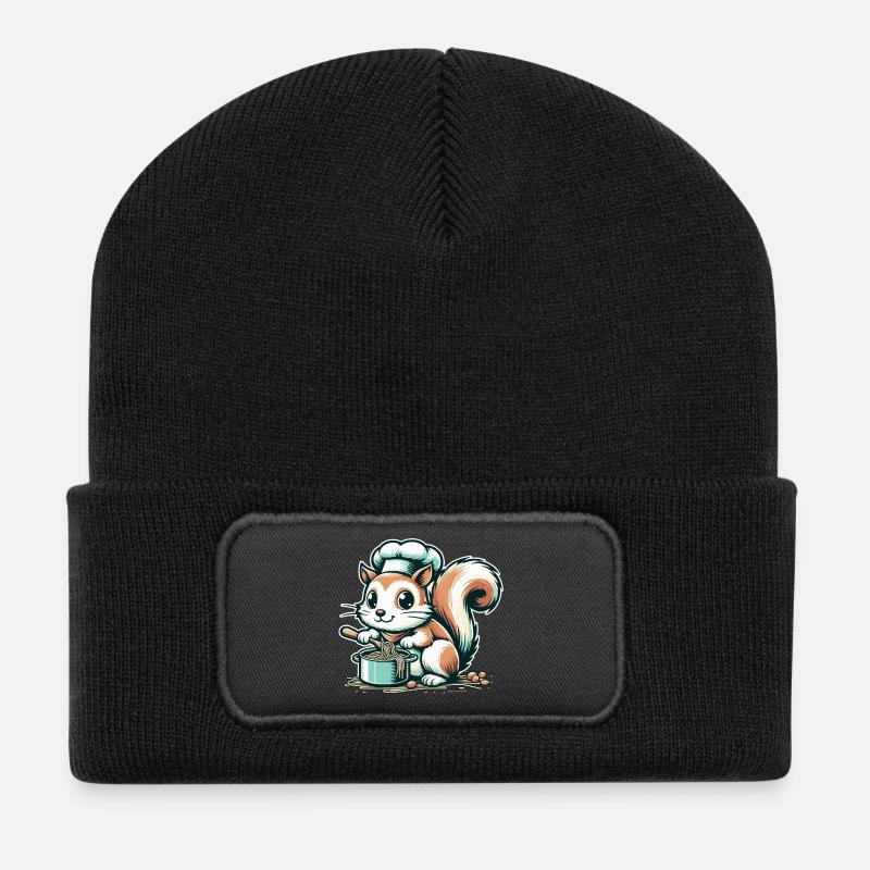 Niedliches Cartoon-Eichhörnchen kocht Spaghetti - Recycelte Patch Beanie - Schwarz