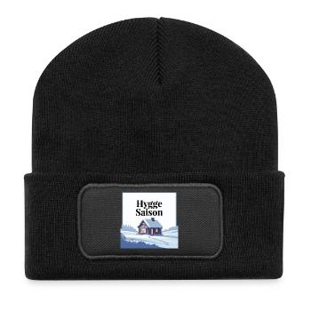 Cozy Hygge Saison Winterhüttendesign - Recycelte Patch Beanie - Schwarz - Vorne