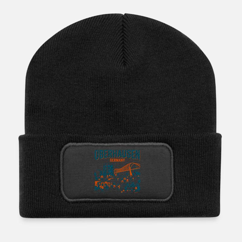 Oberhausen Germany Gasometer And Skybridge Skyline - Recycelte Patch Beanie - Schwarz