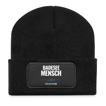 Badesee Mensch zu 100% Rein ins Wasser - Recycelte Patch Beanie - Schwarz - Vorne