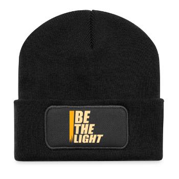Be The Light Motivierend Positivität Spruch Logo - Recycelte Patch Beanie - Schwarz - Vorne