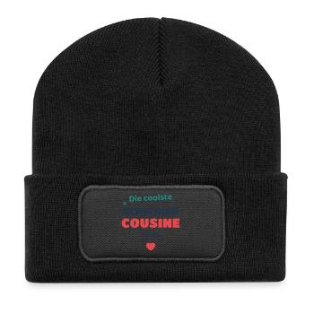 Einschulung 2026 Cousine - Schulkind Geschenk Schu - Recycelte Patch Beanie - Schwarz - Vorne