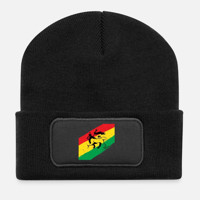 Rasta lion in front of three-color flag - Recycled Patch Beanie - black