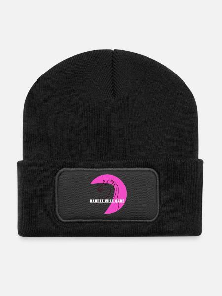 Pinkes Linienpferd mit Care-Band - Recycelte Patch Beanie - Schwarz