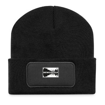 Newcastle England Reise Souvenir Skyline Silhouet - Recycelte Patch Beanie - Schwarz - Vorne