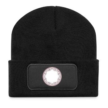 Étiquette de gâteau nostalgique en rose sombre - Beanie recyclé à patch - noir - Devant