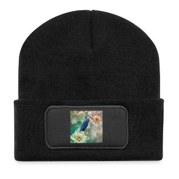 Der elegante Kranich mit Blumen - Recycelte Patch Beanie - Schwarz - Vorne