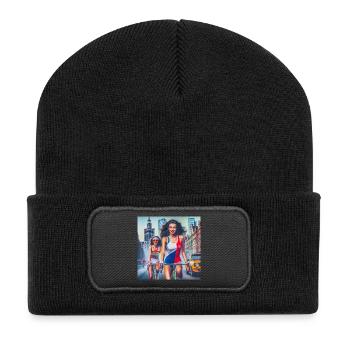 Zwei Mädchen, die im Retro-Warschau-Stil radeln - 80er-Jahre-Stil - Recycelte Patch Beanie - Schwarz - Vorne
