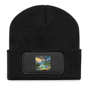 Kinder auf Fahrrädern in Berglandschaft - Recycelte Patch Beanie - Schwarz - Vorne