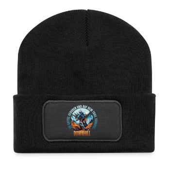 Im dem Sattel geboren und auf dem Trail Zuhause - Recycelte Patch Beanie - Schwarz - Vorne