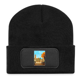 Volterra Italien Reise Poster Souvenir Malerei WPA - Recycelte Patch Beanie - Schwarz - Vorne