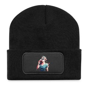 Femme buvant du vin rouge - Beanie recyclé à patch - noir - Devant