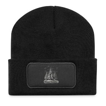 Winter Wunder – Tannen im Schnee - Recycelte Patch Beanie - Schwarz - Vorne
