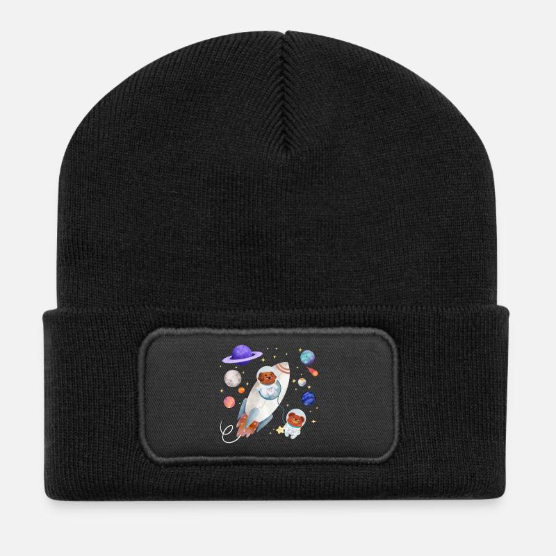 Hund und Teddybär erkunden das Weltall - Recycelte Patch Beanie - Schwarz