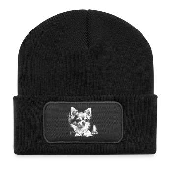 Süßer Chihuahua in liegender Pose - Recycelte Patch Beanie - Schwarz - Vorne