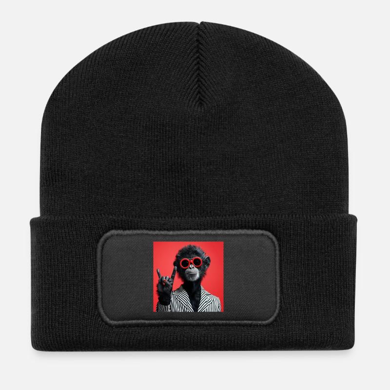 Affe mit roter Sonnenbrille macht Rock Geste - Recycelte Patch Beanie - Schwarz
