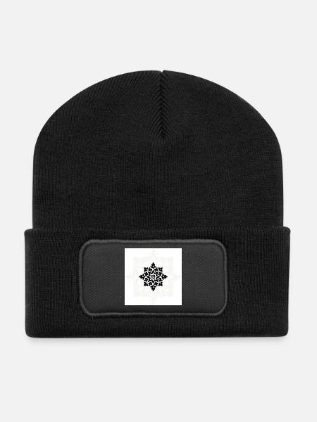 Kompliziertes schwarz-weißes Mandala-Muster - Recycelte Patch Beanie - Schwarz
