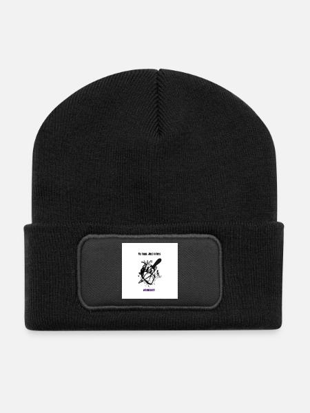 No hugs, just knives. WEDNESDAY - Recycelte Patch Beanie - Schwarz