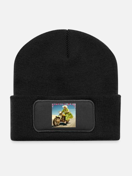 Oma auf Motorrad im Wüstensand Lebensfreude Alter - Recycelte Patch Beanie - Schwarz