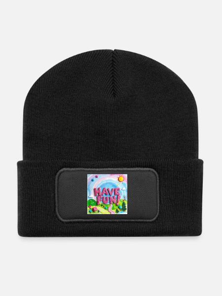 Fröhlicher Süßigkeitenwald Viel Spaß! -Text - Recycelte Patch Beanie - Schwarz