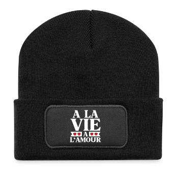 Leben und Liebe Rote Herzen - Recycelte Patch Beanie - Schwarz - Vorne