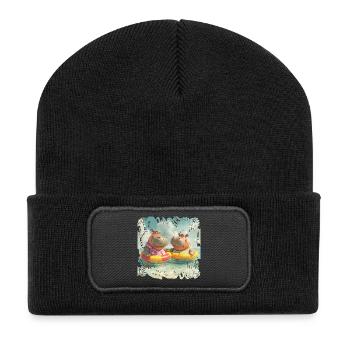 Südsee-Hippos im Schwimmreifen - Recycelte Patch Beanie - Schwarz - Vorne