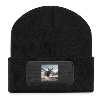 Cerf majestueux : Saut à travers les Alpes - Beanie recyclé à patch - noir - Devant