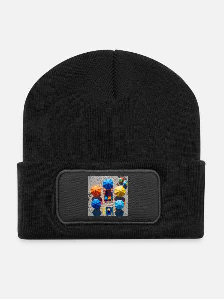 Bunter Rückzugsort am Strand - Recycelte Patch Beanie - Schwarz