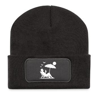 Entspannung im Liegestuhl am Strand - Recycelte Patch Beanie - Dunkelgrau - Vorne