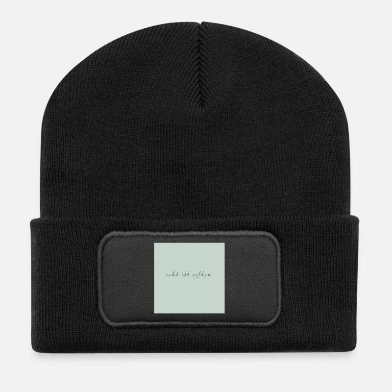 echt ist selten – minimalistisches Quote Poster - Recycelte Patch Beanie - Schwarz