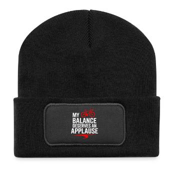Professionelle Fahrradakrobatik-Performancekunst - Recycelte Patch Beanie - Schwarz - Vorne